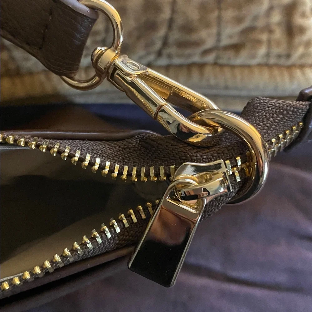 Sondra Roberts Brown Crossbody Bag - Picture 8 of 9